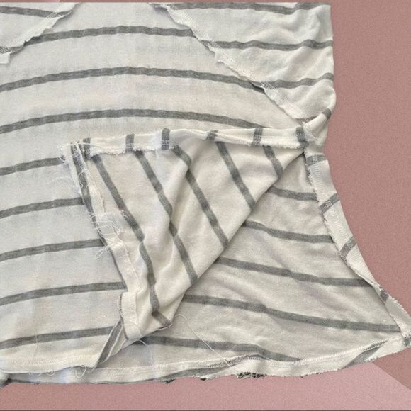 Anthropologie Blu Pepper Long Sleeve V-neck Top with Raw Asymmetrical Hem - Picture 8 of 9